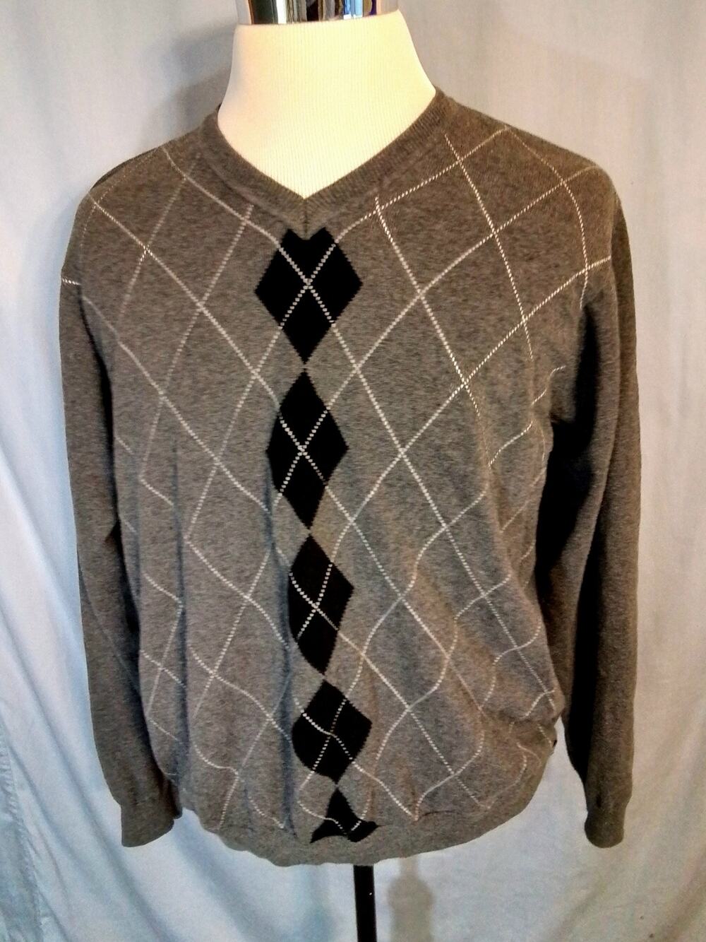 Izod men  gray pullover sweater argyle style